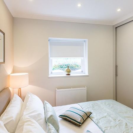 High Street Kensington Apartment Лондон Стая снимка